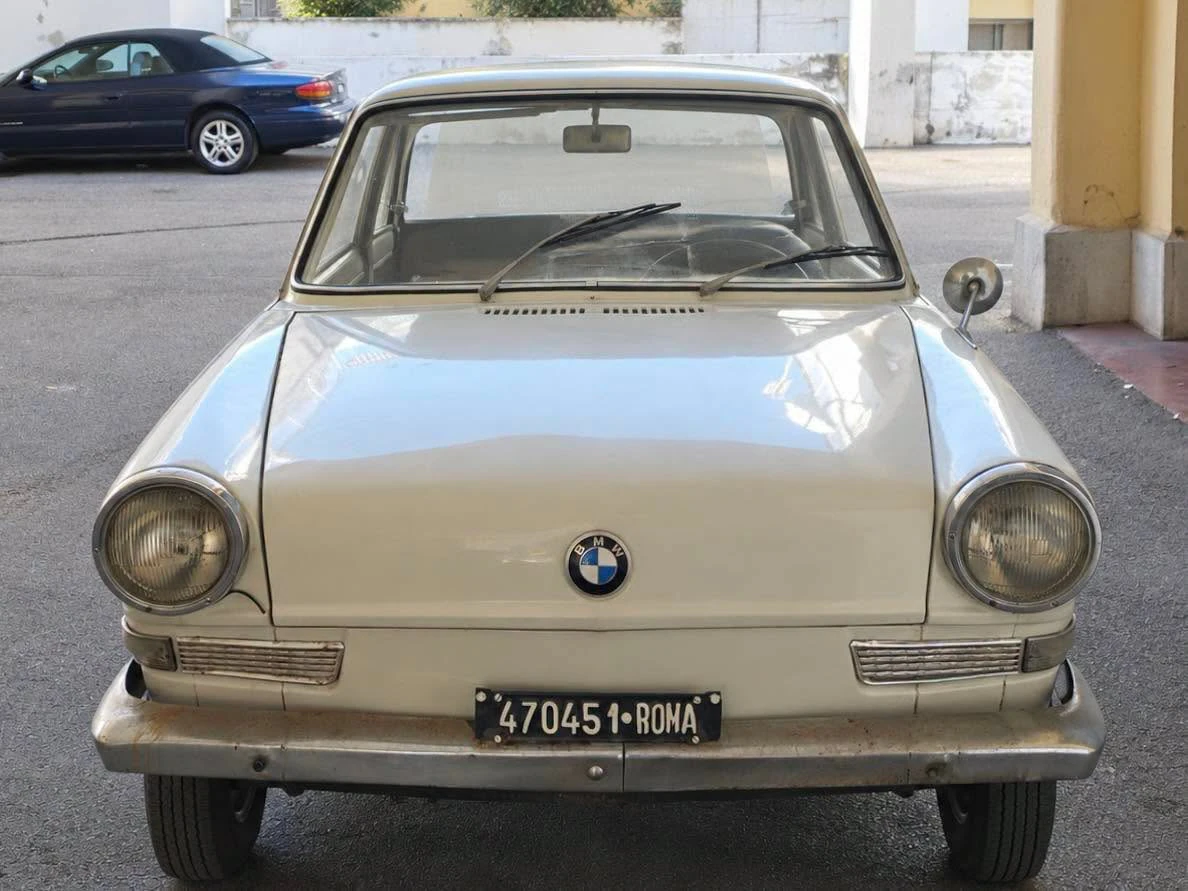 BMW 700
